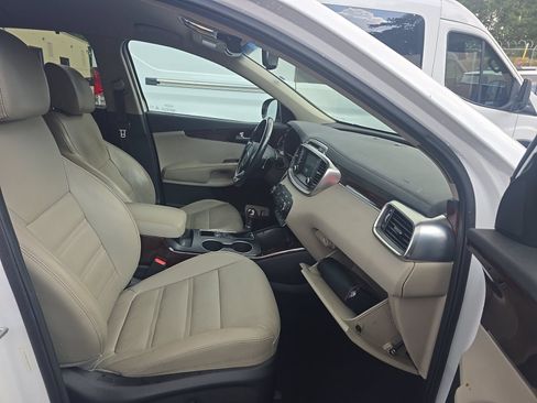 Used 2017 Kia Sorento EX FWD image 8