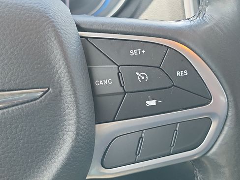 Used 2021 Chrysler 300 Touring L RWD image 27
