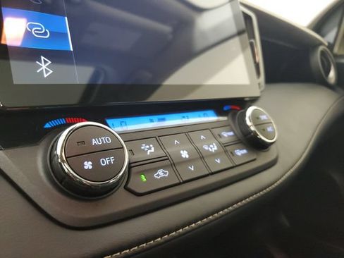 Used 2017 Toyota RAV4 XLE FWD image 29