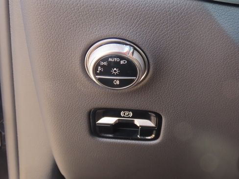 Used 2025 Mercedes-Benz GLC 300 image 27