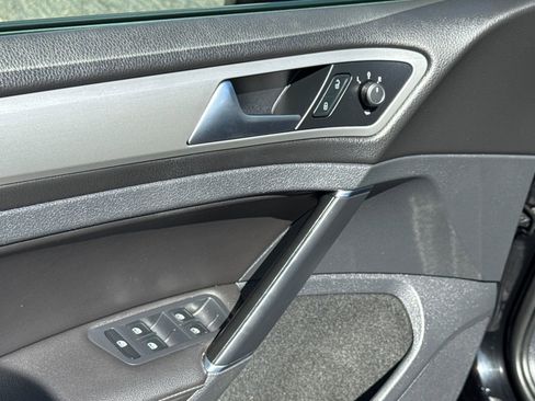 Used 2017 Volkswagen Golf Wolfsburg Edition image 18