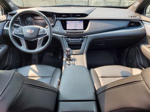 Used 2025 Cadillac XT5 Premium Luxury w/ LPO, Floor Liner Package AWD/4WD image 20