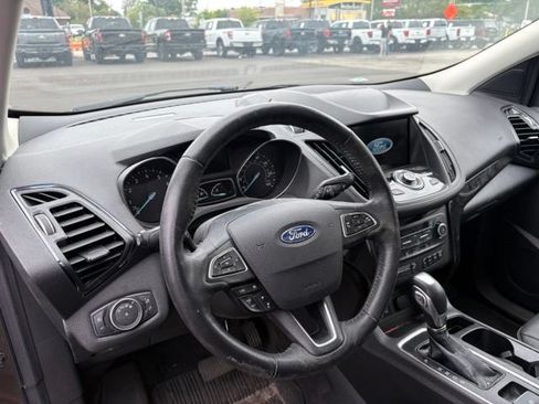 Used 2019 Ford Escape Titanium AWD/4WD image 5