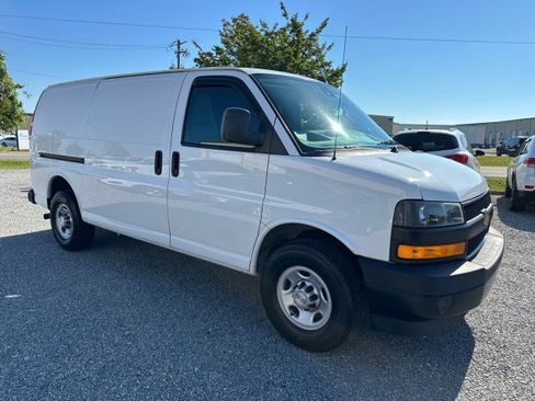 Used 2020 Chevrolet Express 3500 w/ Driver Convenience Package RWD image 6
