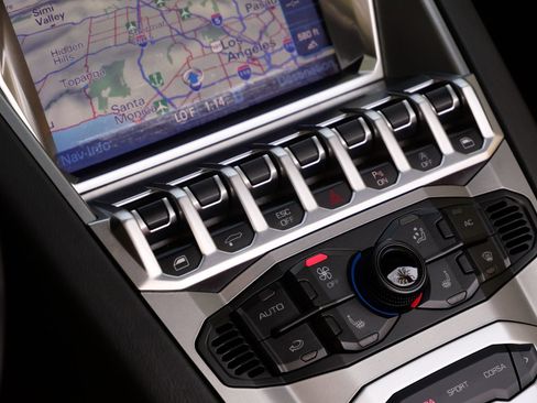 Used 2015 Lamborghini Aventador LP 700-4 image 30