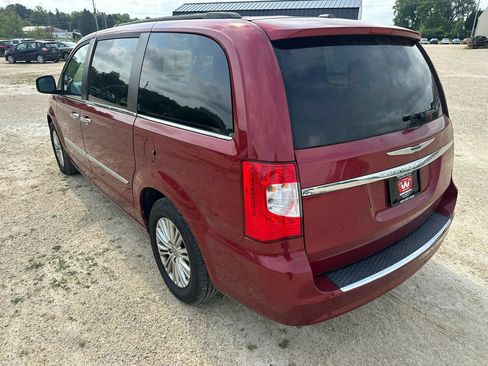 Used 2015 Chrysler Town & Country Touring-L w/ Driver Convenience Group FWD image 8
