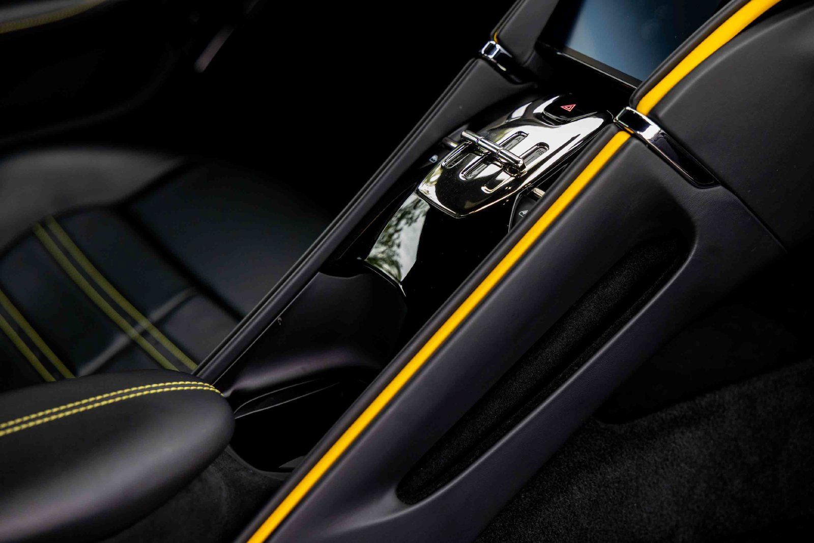 Used 2022 Ferrari Roma RWD image 25
