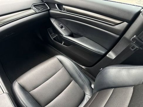 Used 2018 Honda Accord Sport image 15