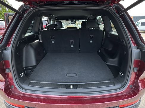 Used 2024 Jeep Grand Cherokee Altitude image 12