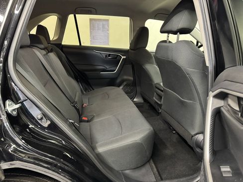 Used 2021 Toyota RAV4 LE AWD/4WD image 26