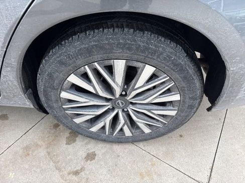 Used 2024 Nissan Altima 2.5 SV image 13