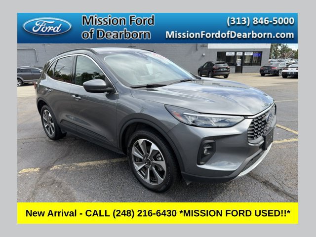 Certified 2025 Ford Escape Platinum AWD/4WD image 1