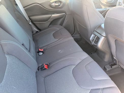 Used 2020 Jeep Cherokee Latitude w/ Cold Weather Group AWD/4WD image 15