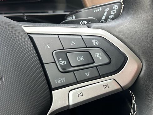 Used 2024 Volkswagen Atlas SE w/ Panoramic Sunroof Package FWD image 25