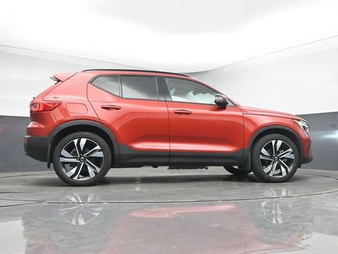 Used 2023 Volvo XC40 B5 Plus w/ Driver Assist Package AWD/4WD image 17
