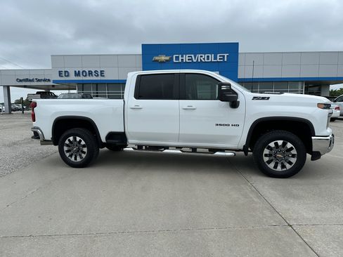 Used 2026 Chevrolet Silverado 3500 LT AWD/4WD image 2