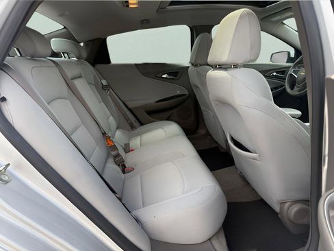 Used 2018 Chevrolet Malibu LT FWD image 13