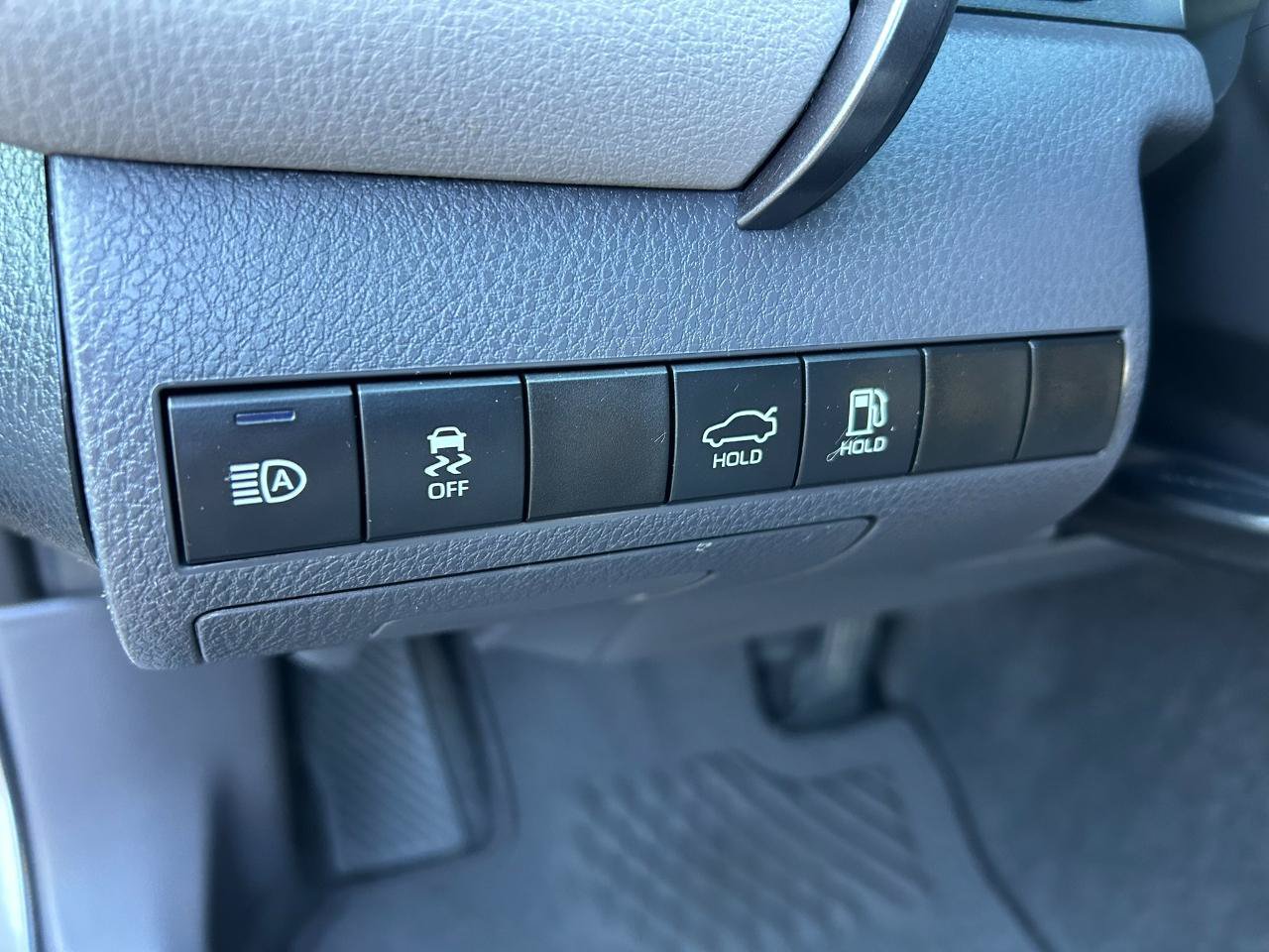 Used 2019 Toyota Camry XLE FWD image 12