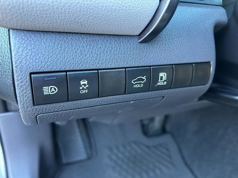 Used 2019 Toyota Camry XLE FWD image 12