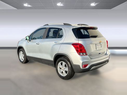Used 2019 Chevrolet Trax LT w/ LT Convenience Package image 3
