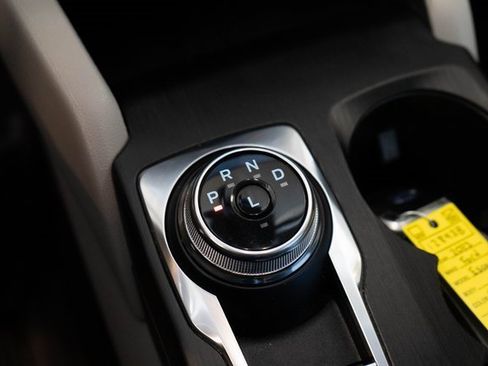 Used 2023 Ford Escape SE image 25