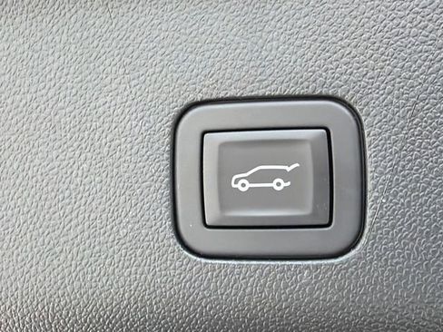 Used 2025 GMC Yukon Denali Ultimate AWD/4WD image 19