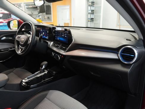 Used 2024 Chevrolet Trax LT w/ Driver Confidence Package FWD image 34