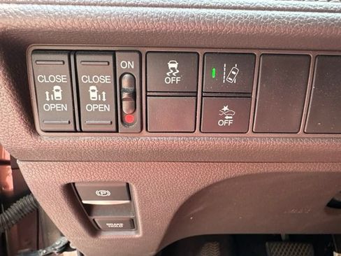 Used 2018 Honda Odyssey EX image 13