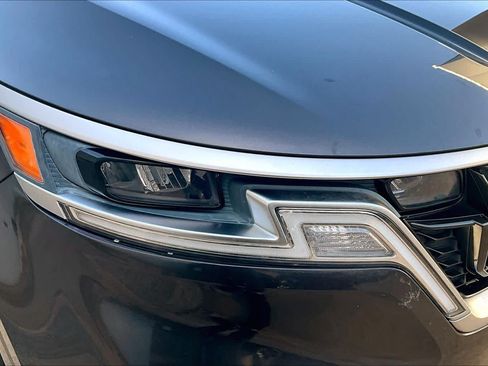 Used 2022 Kia Carnival LX FWD image 26