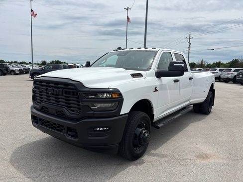 New 2026 RAM 3500 Tradesman AWD/4WD image 17