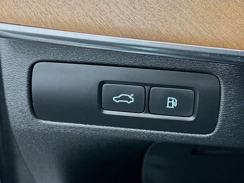 Used 2024 Volvo XC90 T8 Plus w/ Protection Package Premier image 17