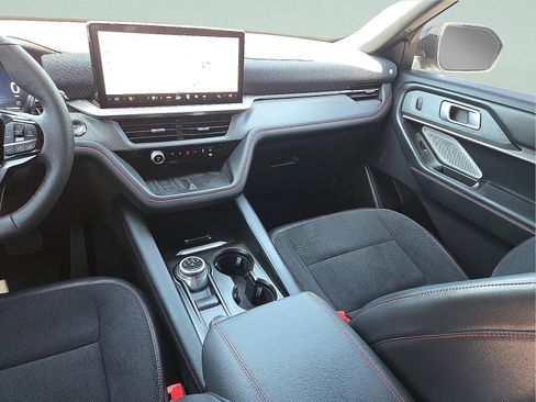 Used 2025 Ford Explorer ST image 14