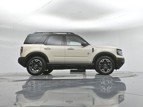 Used 2025 Ford Bronco Sport Outer Banks w/ Outer Banks Tech Package+ AWD/4WD image 49