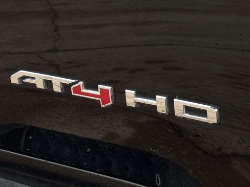 Used 2024 GMC Sierra 2500 AT4 w/ Technology Package AWD/4WD image 12