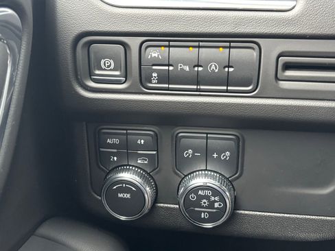 Used 2024 GMC Yukon SLT AWD/4WD image 20