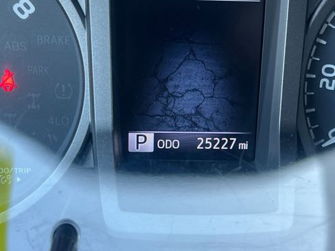 Used 2018 Toyota Tacoma TRD Off-Road w/ Technology Package image 26