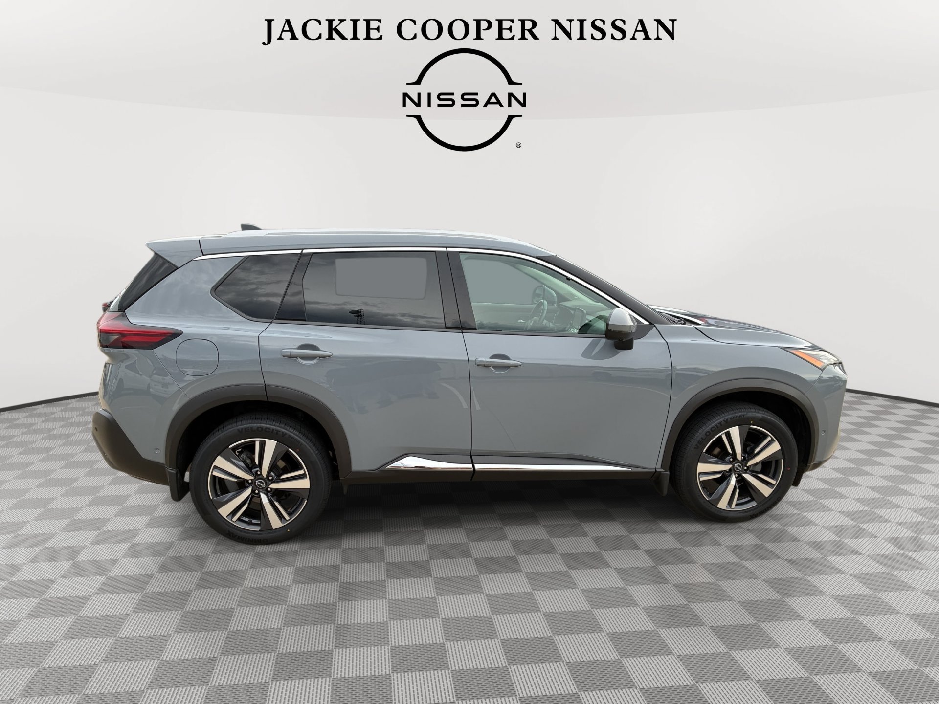 Used 2023 Nissan Rogue SL w/ SL Premium Package FWD image 4