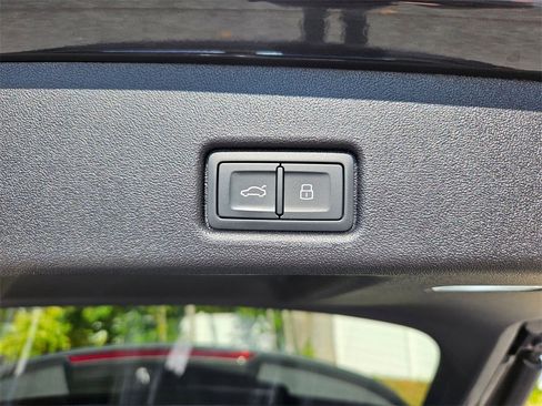 New 2025 Audi Q5 Premium image 23