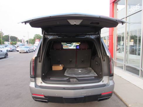 Used 2025 Cadillac Escalade ESV Sport w/ Touring Package AWD/4WD image 24