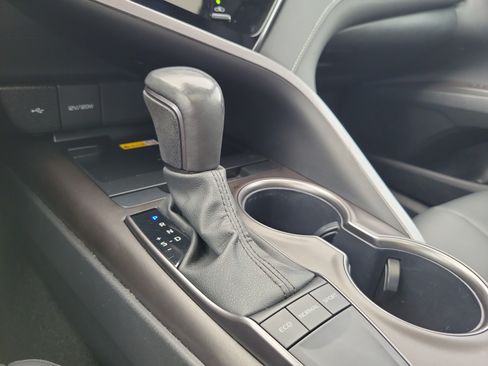 Used 2024 Toyota Camry SE w/ Cold Weather Package FWD image 22