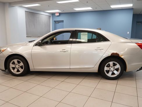 Used 2013 Chevrolet Malibu LS FWD image 2