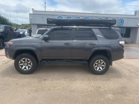 Used 2018 Toyota 4Runner TRD Off-Road AWD/4WD image 2