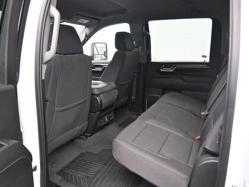 Used 2024 Chevrolet Silverado 2500 LT w/ Convenience Package image 27