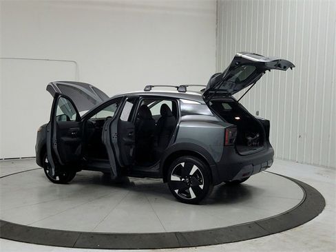 New 2026 Nissan Kicks SR image 13