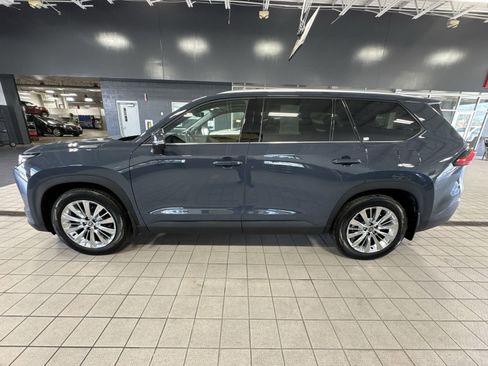 Used 2024 Toyota Grand Highlander Platinum image 35