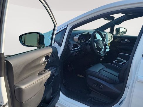 New 2026 Chrysler Pacifica Select FWD image 9