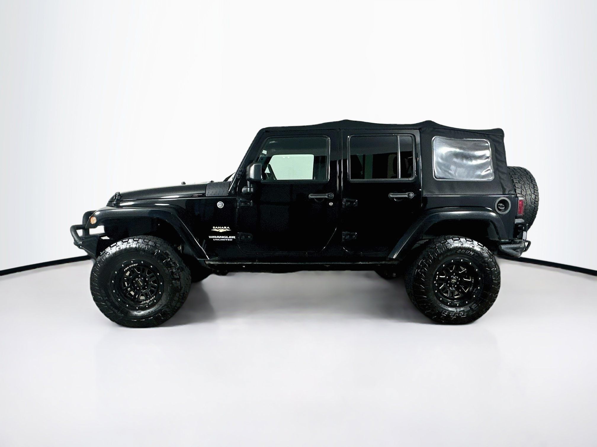 Used 2015 Jeep Wrangler Unlimited Sahara w/ Connectivity Group AWD/4WD image 4