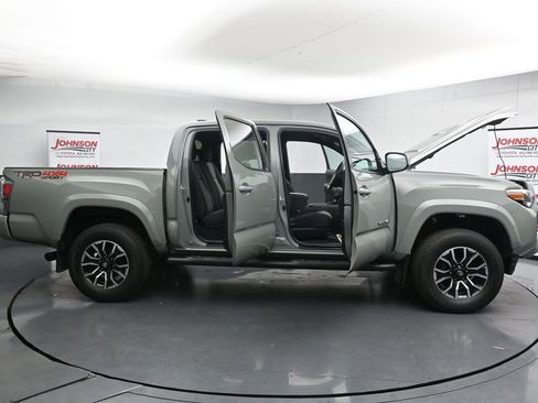 Used 2023 Toyota Tacoma TRD Sport AWD/4WD image 38