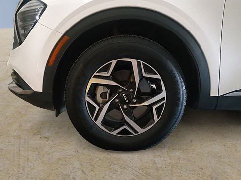 Used 2024 Kia Sportage LX image 14