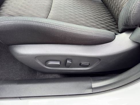 Used 2019 Nissan Rogue SV AWD/4WD image 15